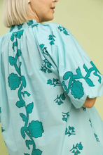 Load image into Gallery viewer, Kelly Teal Floral Puff Sleeve Top