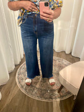 Load image into Gallery viewer, Dark Wide Leg Cropped Jeans