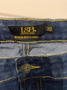 Preloved* Lucky & Blessed Distressed Mid-Rise Bootcut Ankle Jeans - 22