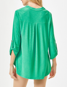 Tara Wrinkle Free Lizzy Top in Kelly Green