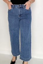 Load image into Gallery viewer, Preloved* Risen High Rise Wide Leg Cropped Jeans - 1X