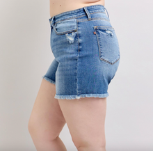 Load image into Gallery viewer, Vintage Wash Frayed Hem Shorts