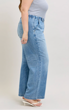 Load image into Gallery viewer, Featherweight Baggy Jeans