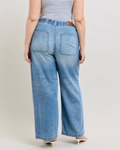 Load image into Gallery viewer, Featherweight Baggy Jeans