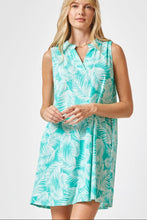 Load image into Gallery viewer, Mila Wrinkle Free Feather Print in Mint Green
