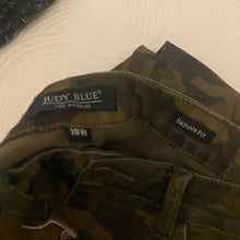 Load image into Gallery viewer, Preloved* Judy Blue Camoflage Distressed Skinny Jeans-18W