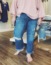 Load image into Gallery viewer, Frayed High Rise Cropped Flare Jeans