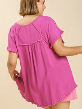 Load image into Gallery viewer, Sophie Linen Blend Top with Frayed Hem in Mulberry
